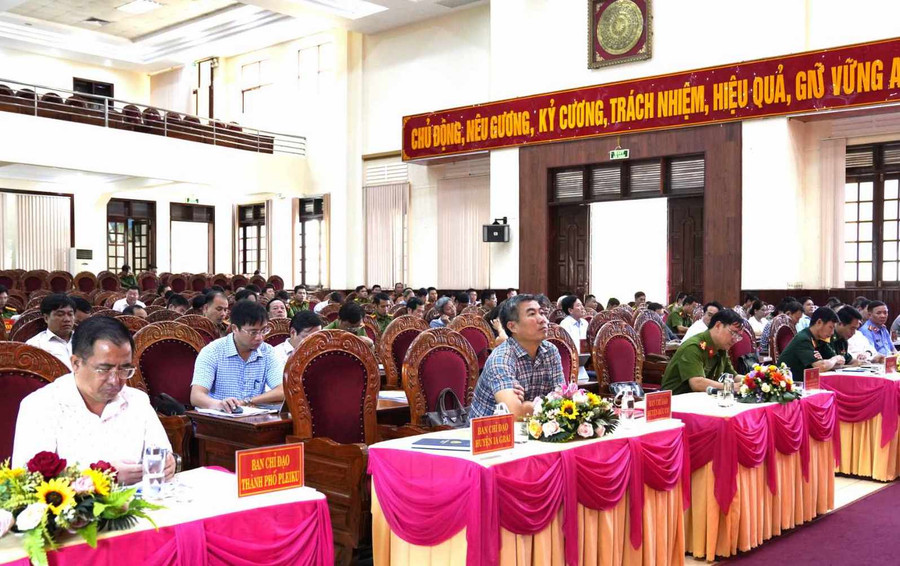 Ban Chỉ đạo phòng chống tội phạm, tệ nạn xã hội và xây dựng phong trào toàn dân bảo vệ an ninh Tổ quốc tỉnh dự hội nghị sơ kết. Ảnh: T.D