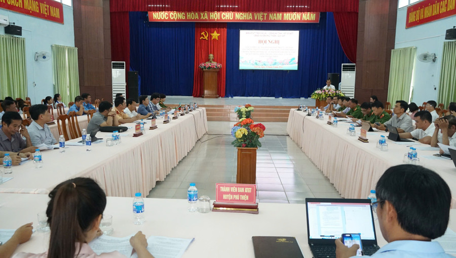 Hội nghị tăng cường giải pháp đảm bảo ATGT cho học sinh trong tình hình mới được tổ chức tại huyện Phú Thiện. Ảnh: T.D Hội nghị tăng cường giải pháp đảm bảo ATGT cho học sinh trong tình hình mới được tổ chức tại huyện Phú Thiện. Ảnh: T.D