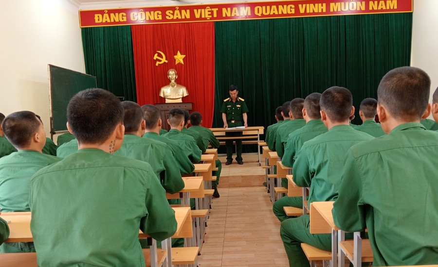 Chiến sĩ trẻ ở Tiểu đoàn 15 trong một buổi sinh hoạt chính trị. Ảnh: T.D Chiến sĩ trẻ ở Tiểu đoàn 15 trong một buổi sinh hoạt chính trị. Ảnh: T.D