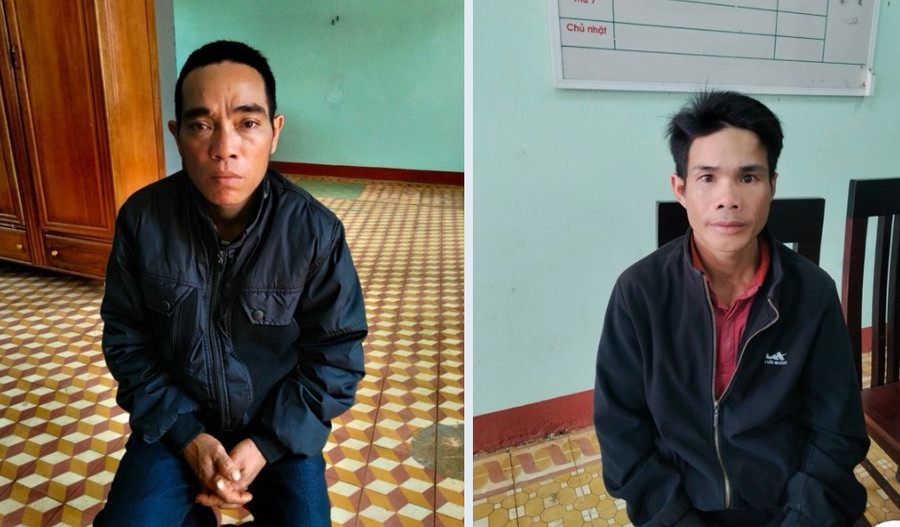 Hai đối tượng khai thác rừng trái phép tại lâm phần Công ty TNHH một thành viên Trạm Lập. Ảnh: T.D Hai đối tượng khai thác rừng trái phép tại lâm phần Công ty TNHH một thành viên Trạm Lập. Ảnh: T.D