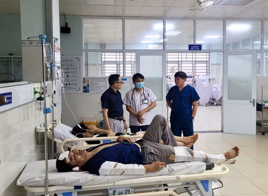 Bệnh viện Đa khoa tỉnh cấp cứu, chữa trị cho 9 nạn nhân trong vụ tai nạn giao thông tại Chư Sê. Ảnh: M.T