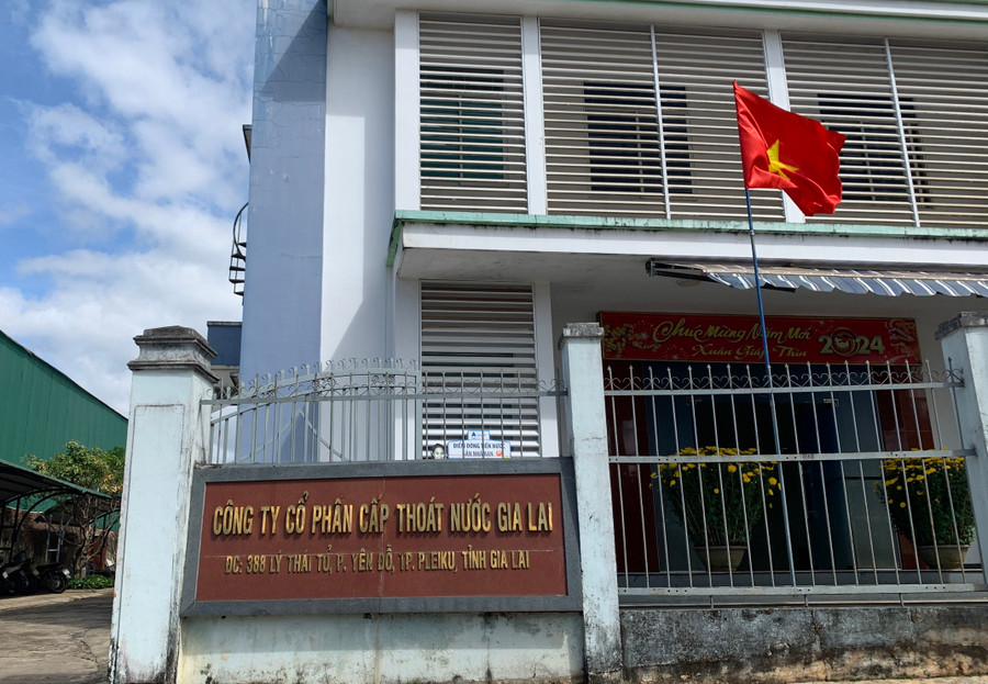 Theo đại diện của Công ty cổ phần Cấp thoát nước Gia Lai do máy bơm bị hỏng nên không thể cung cấp nước sạch cho người dân tại 1 số khu vực tại TP. Pleiku. Ảnh: T.D