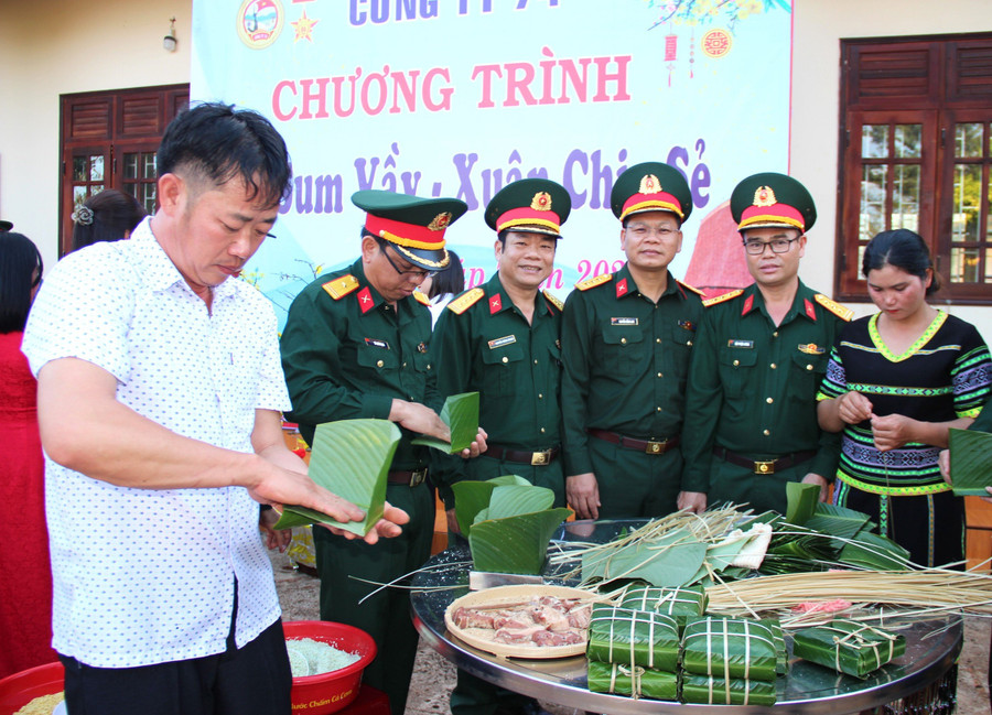 Công ty 74 triển khai thực hiện công tác dân vận nhằm góp phần thúc đẩy sự phát triển kinh tế-xã hội ở địa bàn đứng chân. Ảnh: T.D