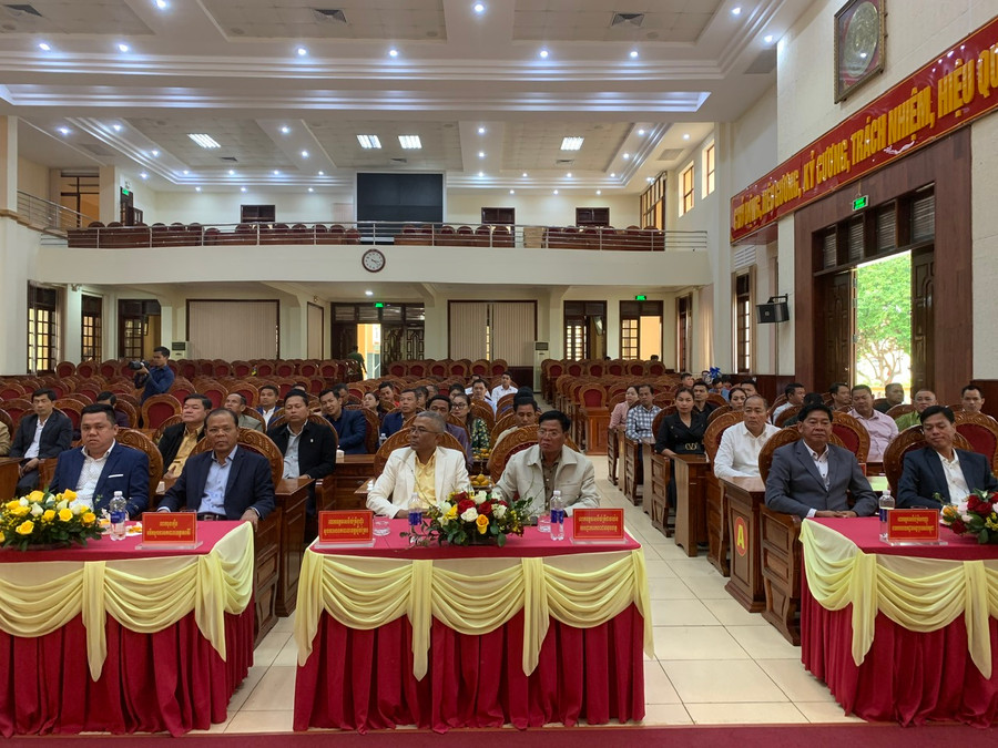 Đoàn công tác của Công an 2 tỉnh Ratanakiri và Stung Treng thăm, chúc Tết Nguyên đán Giáp Thìn 2024 Công an tỉnh Gia Lai. Ảnh: T.D