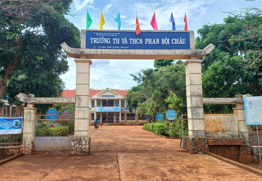 Giáo viên phản ánh Trường TH và THCS Phan Bội Châu chậm chi trả tiền thừa giờ. Ảnh: N.T Giáo viên phản ánh Trường TH và THCS Phan Bội Châu chậm chi trả tiền thừa giờ. Ảnh: N.T