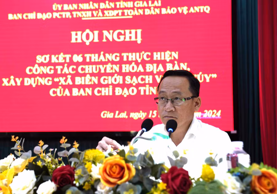 Giám đốc Sở Y tế Lý Minh Thái trình bày tham luận về công tác phối hợp cai nghiện ma túy. Ảnh: T.D