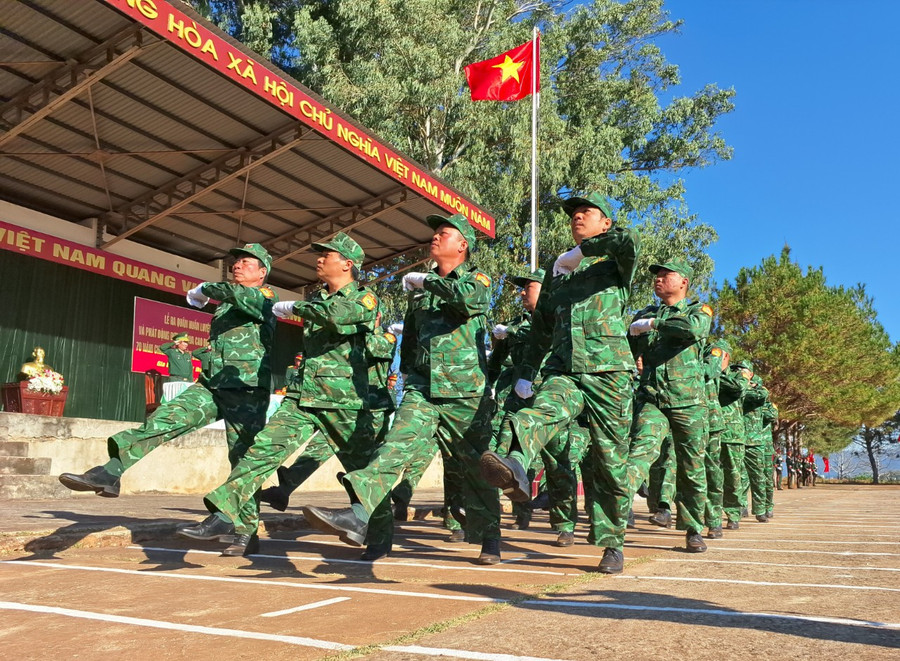 Cán bộ, chiến sĩ Bộ Chỉ huy BĐBP tỉnh diễu hành qua lễ đài