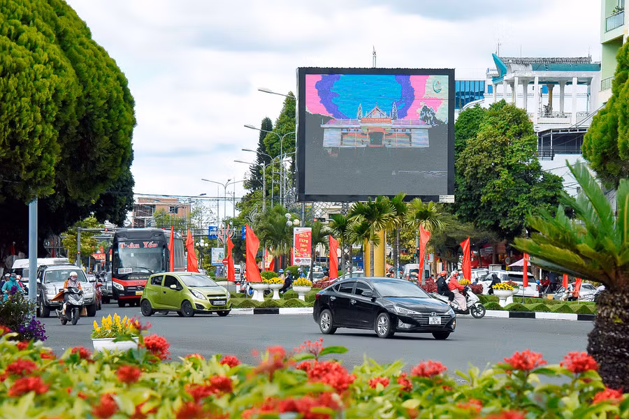 TP. Pleiku xanh-sạch-đẹp là nhờ sự góp sức không nhỏ của những công nhân vệ sinh môi trường.