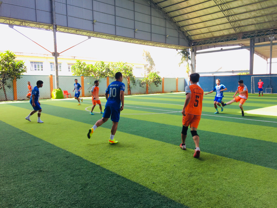 Trận thi đấu bóng đá nam giữa Hội Nhà báo tỉnh Gia Lai gặp Hội Nhà báo tỉnh Lâm Đồng. Ảnh: Nguyễn Tú