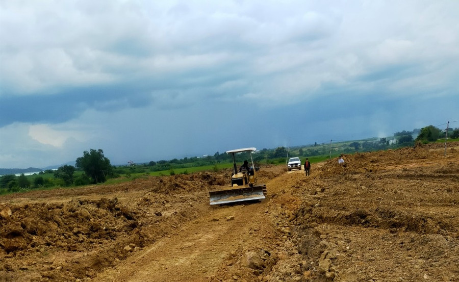 Tổ chức san ủi mặt bằng để thực hiện khu tái định cư thôn Drôk (xã Chư A Thai, huyện Phú Thiện). Ảnh: Thiên Di Tổ chức san ủi mặt bằng để thực hiện khu tái định cư thôn Drôk (xã Chư A Thai, huyện Phú Thiện). Ảnh: Thiên Di