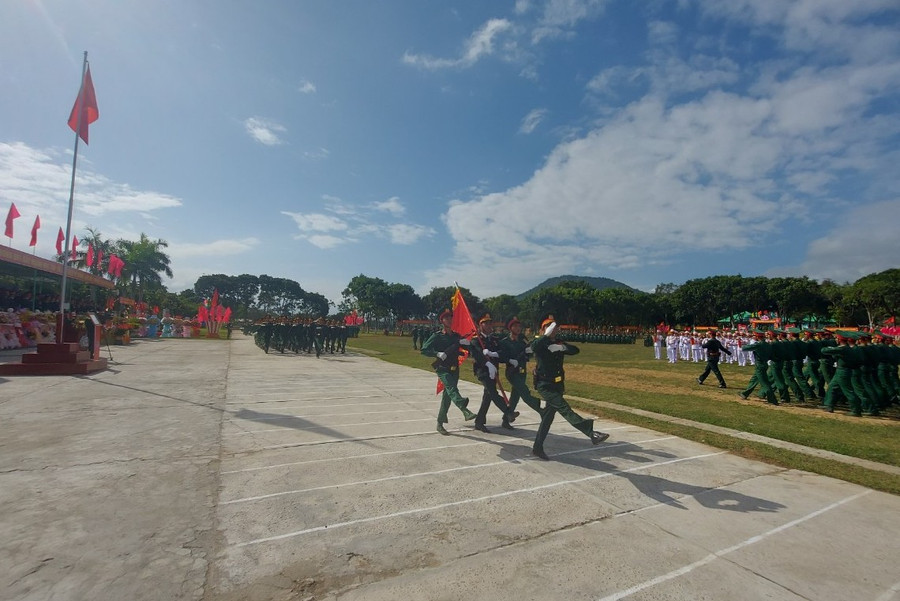 Cán bộ, chiến sĩ Trung đoàn 1 diễu hành qua lễ đài tại lễ kỷ niệm. Ảnh: T.D Cán bộ, chiến sĩ Trung đoàn 1 diễu hành qua lễ đài tại lễ kỷ niệm. Ảnh: T.D