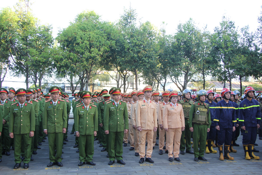 Lực lượng Công an tỉnh tham dự lễ ra quân trấn áp tội phạm. Ảnh: T.D Lực lượng Công an tỉnh tham dự lễ ra quân trấn áp tội phạm. Ảnh: T.D