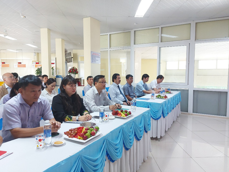 Sở Thông tin và Truyền thông khai trương chương trình hỗ trợ thanh toán không dùng tiền mặt, cung cấp chữ ký số miễn phí. Ảnh: T.D