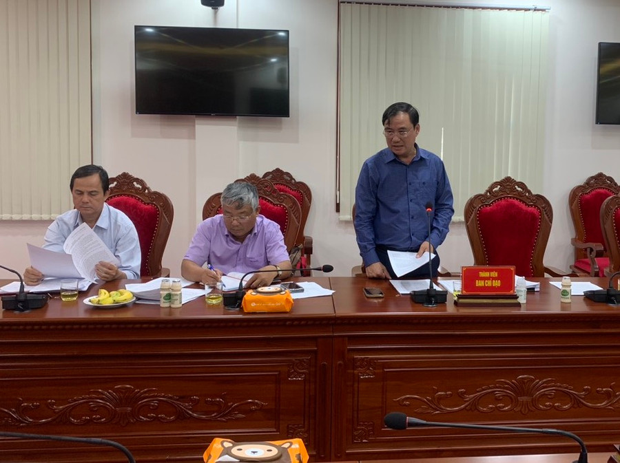 Thành viên Ban Chỉ đạo Cải cách tư pháp của tỉnh nhiệm kỳ 2021-2020 phát biểu đóng góp ý kiến về nhiệm vụ năm 2024. Ảnh: T.D