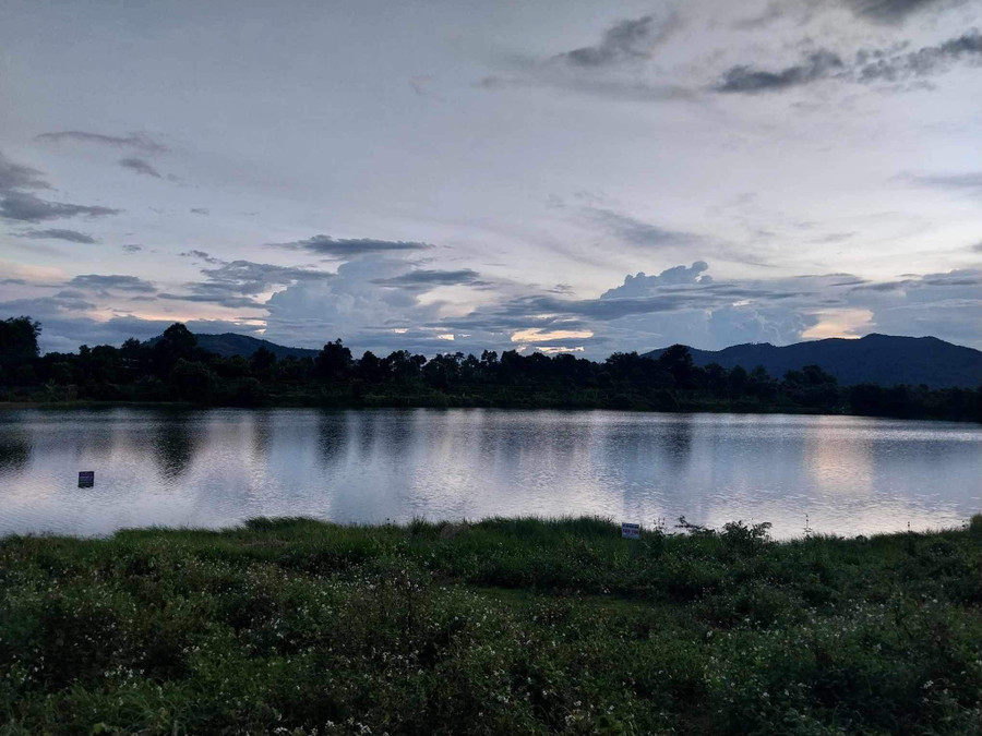 Hồ nước nơi 2 nam sinh bị đuối nước. Ảnh: N.T Hồ nước nơi 2 nam sinh bị đuối nước. Ảnh: N.T