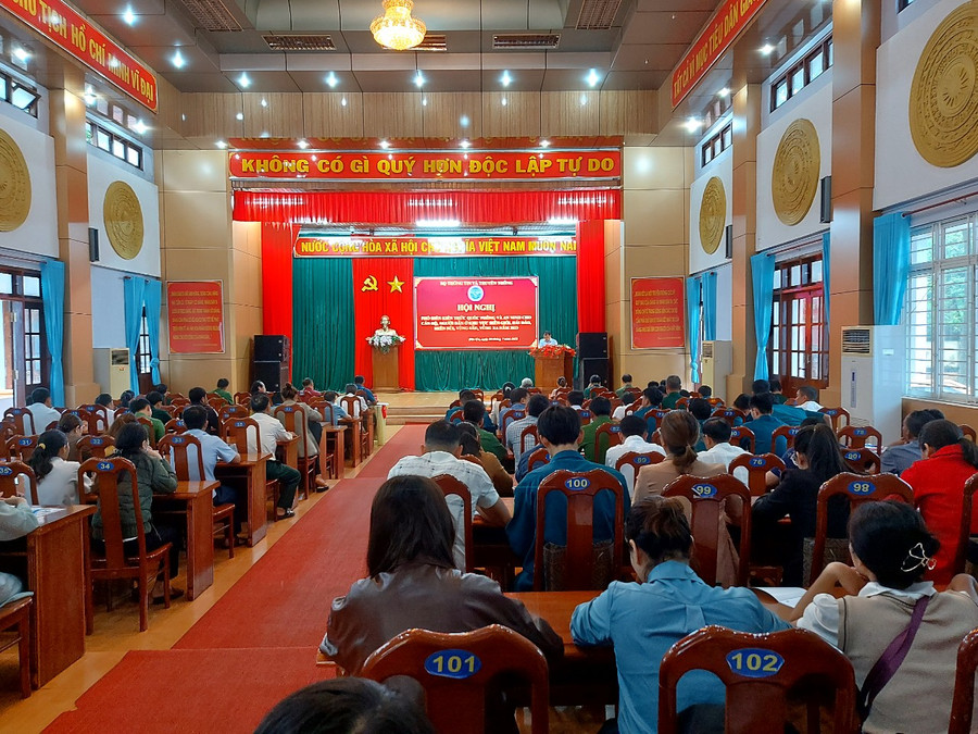 Hội nghị trang bị những kiến thức cơ bản về quốc phòng-an ninh. Ảnh: Thiên Di