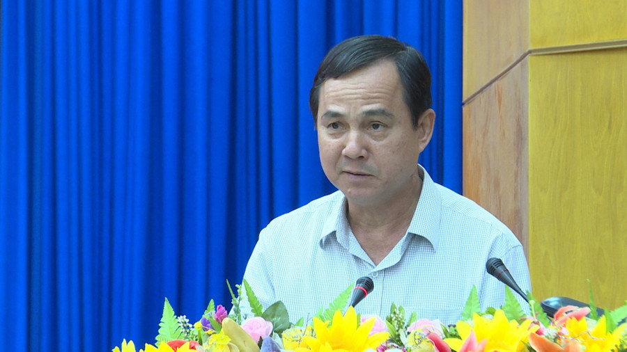 Ông Võ Thanh Hùng-Ủy viên Ban Thường vụ Tỉnh ủy, Trưởng Ban Nội chính Tỉnh ủy phát biểu khai mạc hội nghị tập huấn. Ảnh: Nguyễn Tú