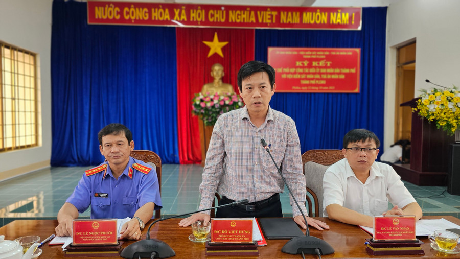 Chủ tịch UBND TP. Pleiku Đỗ Việt Hưng phát biểu tại lễ ký kết. Ảnh: T.D Chủ tịch UBND TP. Pleiku Đỗ Việt Hưng phát biểu tại lễ ký kết. Ảnh: T.D