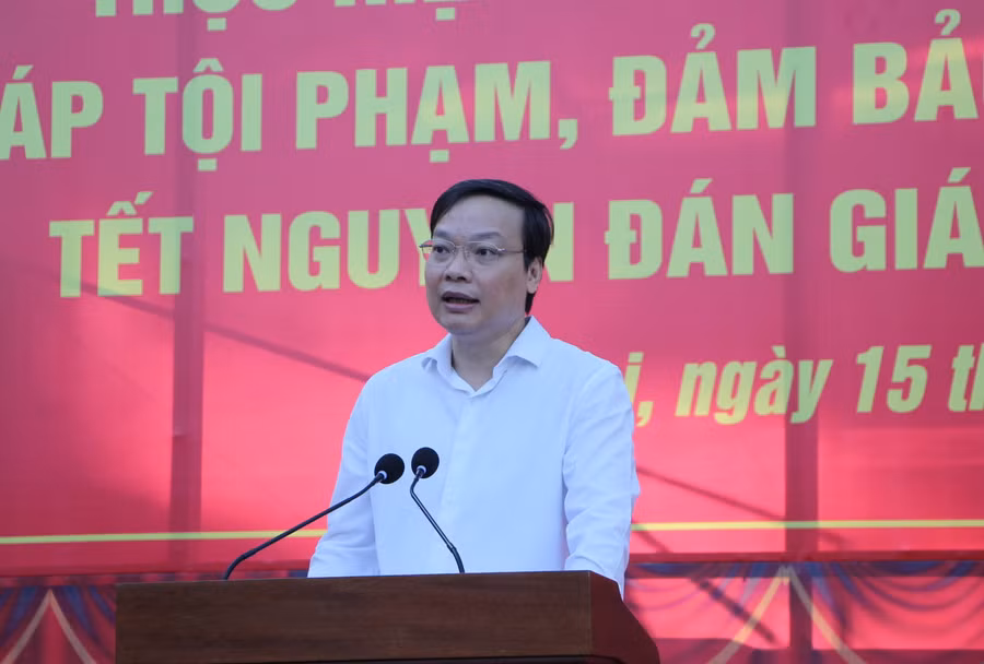 Chủ tịch UBND tỉnh Trương Hải Long phát biểu tại lễ ra quân. Ảnh: T.D