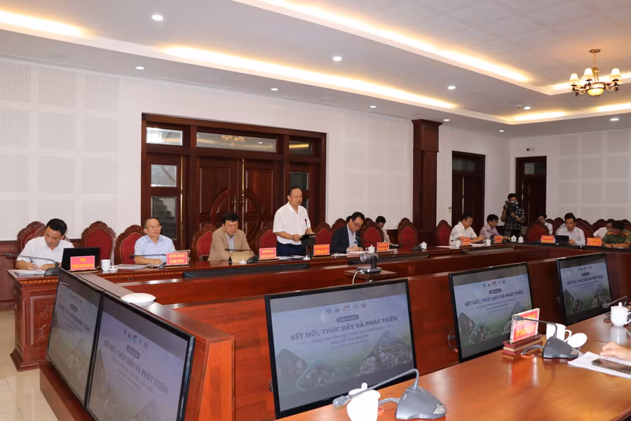 Cuộc họp bàn kế hoạch tổ chức diễn đàn phát triển thức ăn chăn nuôi khu vực Tây Nguyên. Ảnh: T.D