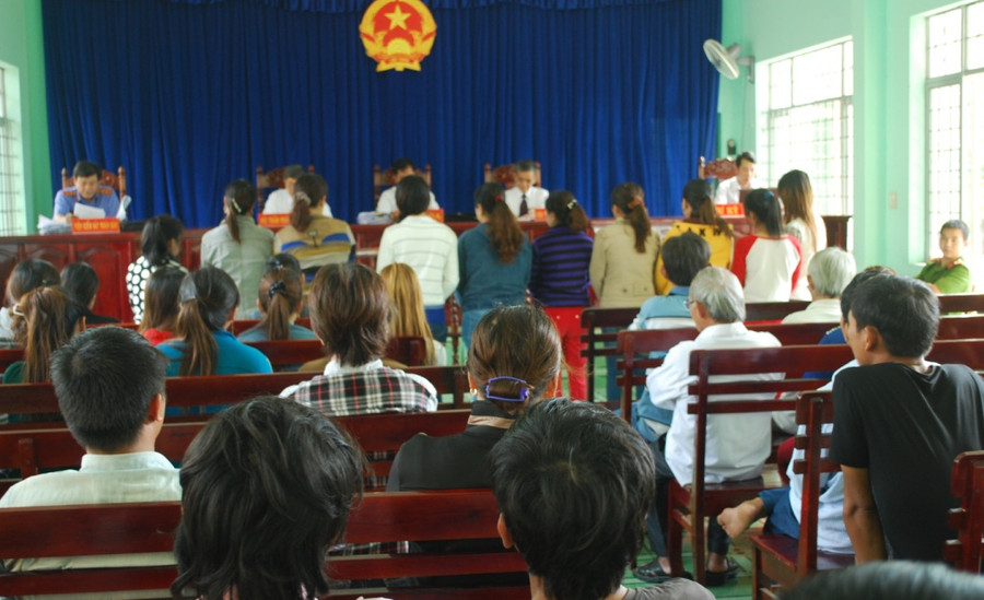 Toà án nhân dân thị xã Ayun Pa mở phiên xét xử vụ đánh bạc. Ảnh: Thiên Di Toà án nhân dân thị xã Ayun Pa mở phiên xét xử vụ đánh bạc. Ảnh: Thiên Di