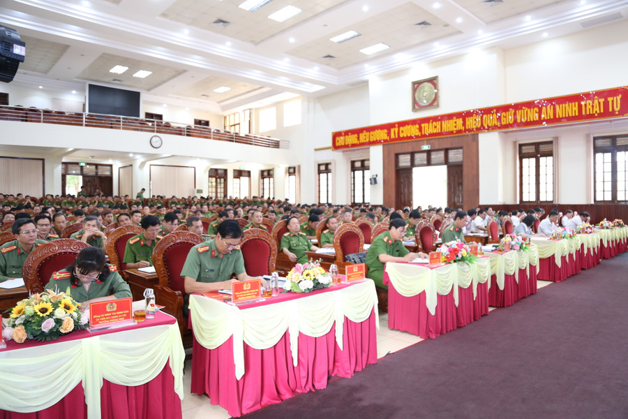 Công an tỉnh tổ chức hội nghị đối thoại với Công an cấp xã. Ảnh: N.T Công an tỉnh tổ chức hội nghị đối thoại với Công an cấp xã. Ảnh: N.T