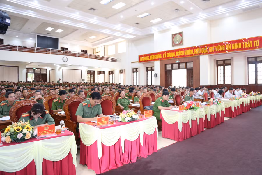 Công an tỉnh tổ chức hội nghị đối thoại với Công an cấp xã. Ảnh: N.T