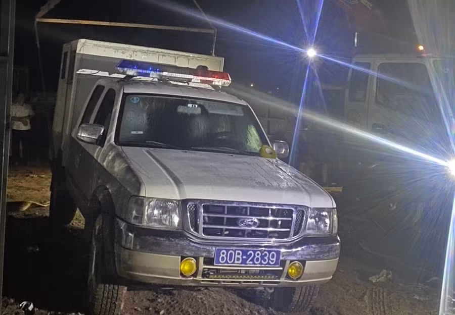 Ô tô mang biển xanh có dấu hiệu nghi vấn. Ảnh: T.D