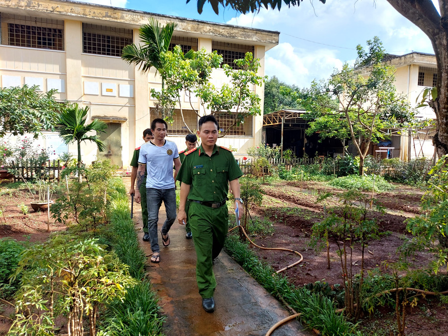 Trong 2 ngày (1 và 2-9), toàn tỉnh xảy ra 3 vụ phạm pháp hình sự làm chết 1 người, thiệt hại tài sản hơn 100 triệu đồng. Ảnh: Thiên Di Trong 2 ngày (1 và 2-9), toàn tỉnh xảy ra 3 vụ phạm pháp hình sự làm chết 1 người, thiệt hại tài sản hơn 100 triệu đồng. Ảnh: Thiên Di