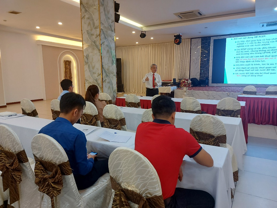 90 học viên tham dự khoá bồi dưỡng kiến thức, kỹ năng đối ngoại do Trung tâm Đào tạo, bồi dưỡng cán bộ thuộc Học viện Ngoại giao tổ chức. Ảnh: Thiên Di