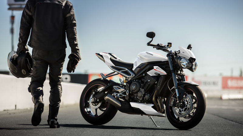 Street Triple RS đã gây ấn tượng mạnh mẽ với thiết kế thể thao, sắc sảo và đầy cá tính. (Nguồn: triumphmotors.com)