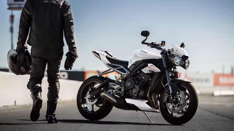 Street Triple RS đã gây ấn tượng mạnh mẽ với thiết kế thể thao, sắc sảo và đầy cá tính. (Nguồn: triumphmotors.com)