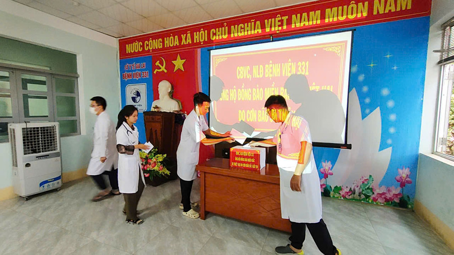 Công tác vận động quyên góp được triển khai đến tất cả các khoa, phòng trong bệnh viện. Ảnh: Hữu Anh