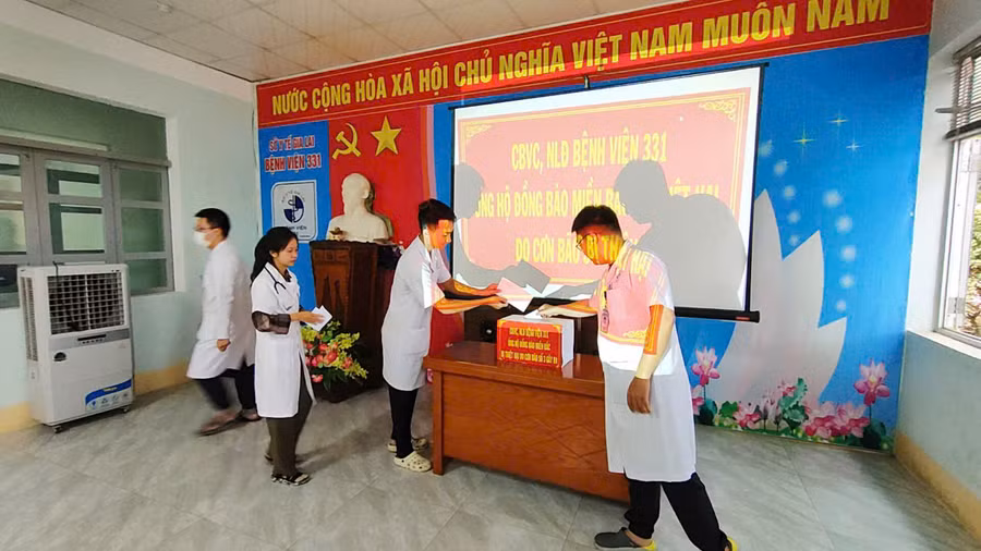 Công tác vận động quyên góp được triển khai đến tất cả các khoa, phòng trong bệnh viện. Ảnh: Hữu Anh