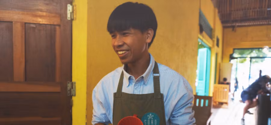 Anh Nguyễn Bá Sở, chủ sở hữu Soho Cà Phê, 25 Nguyễn Đình Chiểu. Ảnh: Hữu Anh