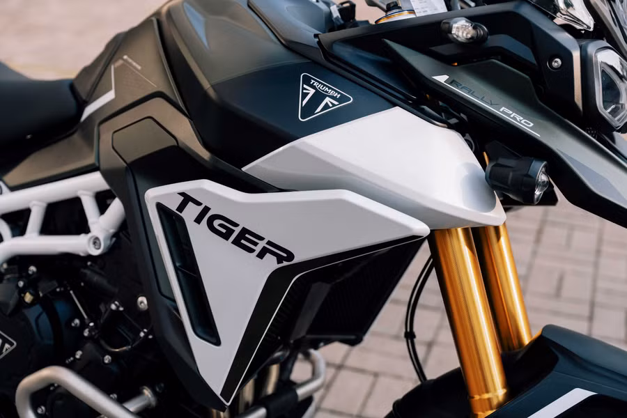 Thiết kế "hầm hố" đầy mạnh mẽ luôn là lựa chọn của những người yêu xe phân khúc Adventure. (Nguồn: Triumph.com)