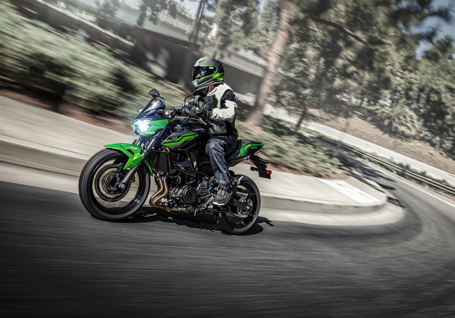 Kawasaki Z400 ABS phá cách, mạnh mẽ trên mọi cung đường. (Nguồn: Kawasaki motors.com)