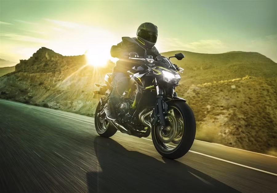 Các cung đường dài hơi không bao giờ là trở ngại với thiết kế và hệ thống động cơ mạnh mẽ của Kawasaki Z650 ABS. (Nguồn: kawasakimotors.vn)
