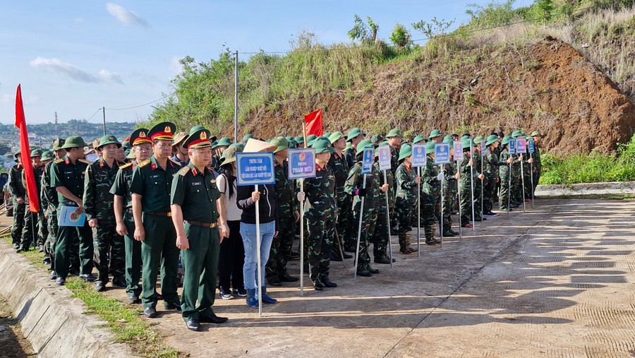 Các đại biểu dự lễ phát động Tết trồng cây. Ảnh: Vĩnh Hoàng Các đại biểu dự lễ phát động Tết trồng cây. Ảnh: Vĩnh Hoàng