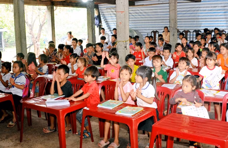 Các em học sinh tham gia lớp học. Ảnh: Thiên Thanh