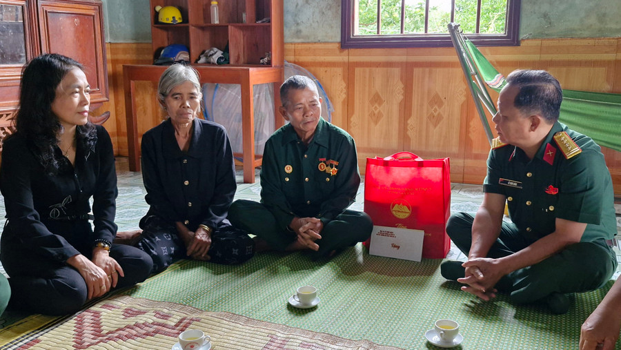 Ông Rơ Châm Alih bày tỏ lòng cảm ơn đến sự quan tâm của lãnh đạo tỉnh. Ảnh: Vĩnh Hoành Ông Rơ Châm Alih bày tỏ lòng cảm ơn đến sự quan tâm của lãnh đạo tỉnh. Ảnh: Vĩnh Hoành