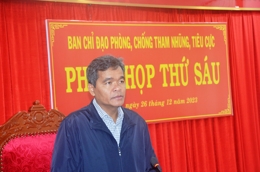 Bí thư Tỉnh ủy Hồ Văn Niên phát biểu tại phiên họp. Ảnh: Vĩnh Hoàng Bí thư Tỉnh ủy Hồ Văn Niên phát biểu tại phiên họp. Ảnh: Vĩnh Hoàng