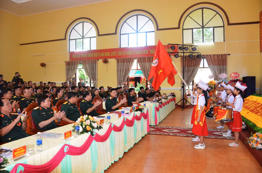 Các đại biểu tham dự buổi lễ. Ảnh : Vĩnh Hoàng Các đại biểu tham dự buổi lễ. Ảnh : Vĩnh Hoàng