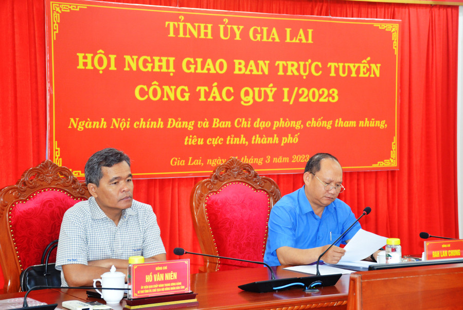 Các đồng chí lãnh đạo tỉnh chủ trì hội nghị tại điểm cầu Gia Lai. Ảnh: VĨNH HOÀNG Các đồng chí lãnh đạo tỉnh chủ trì hội nghị tại điểm cầu Gia Lai. Ảnh: VĨNH HOÀNG