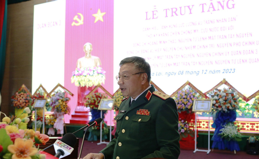 Phó Chủ nhiệm Tổng cục Chính trị phát biểu tại buổi lễ. Ảnh: Vĩnh Hoàng Phó Chủ nhiệm Tổng cục Chính trị phát biểu tại buổi lễ. Ảnh: Vĩnh Hoàng