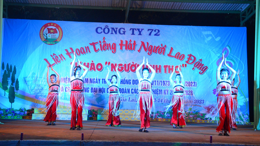 Một tiết mục tham gia hội diễn. Ảnh: VĨNH HOÀNG Một tiết mục tham gia hội diễn. Ảnh: VĨNH HOÀNG