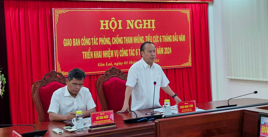 Các đồng chí lãnh đạo tỉnh chủ trì hội nghị giao ban công tác phòng-chống tham nhũng, tiêu cực. Ảnh: Vĩnh Hoàng Các đồng chí lãnh đạo tỉnh chủ trì hội nghị giao ban công tác phòng-chống tham nhũng, tiêu cực. Ảnh: Vĩnh Hoàng