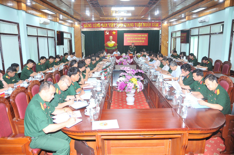 Quang cảnh buổi làm việc của đoàn công tác Trung ương với Binh đoàn 15. Ảnh: Thanh Qúy Quang cảnh buổi làm việc của đoàn công tác Trung ương với Binh đoàn 15. Ảnh: Thanh Qúy