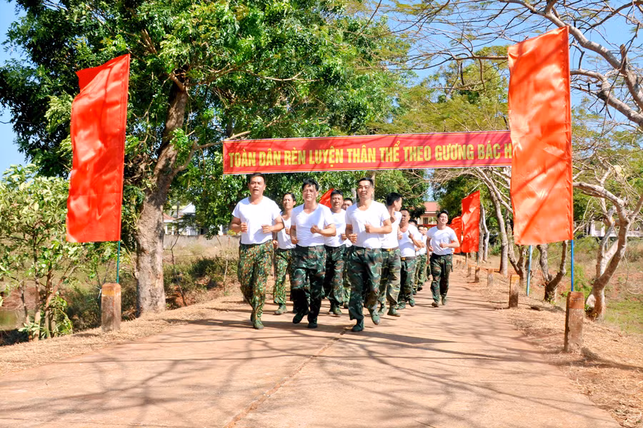 Binh đoàn 15 tổ chức chạy hưởng ứng "Ngày thể thao quân sự" kết hợp "Ngày chạy Olympic". Ảnh: Vĩnh Hoàng