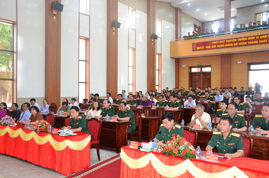 Các đại biểu tham dự lễ kỷ niệm 70 năm ngày thành lập đơn vị. Ảnh: VĨNH HOÀNG